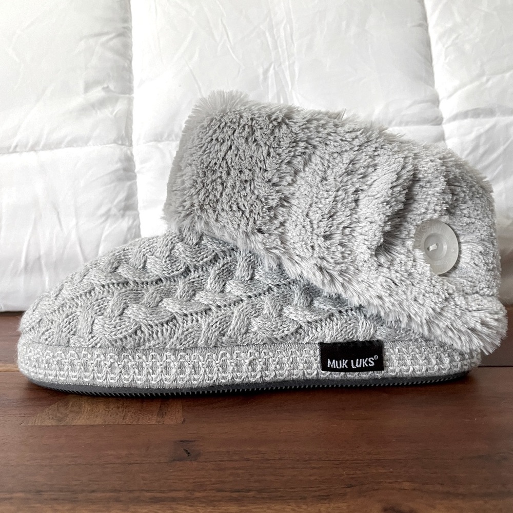 ❄️ Muk Luks Super Soft Furry Slippers NWT Sz 9-10 ❄️